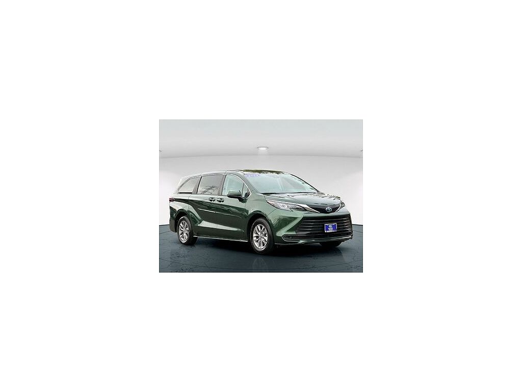 2024 Toyota Sienna LE 8 Passenger