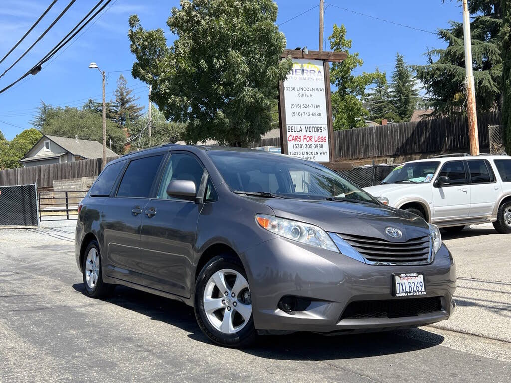 2017 Toyota Sienna LE 7-Passenger Mobility