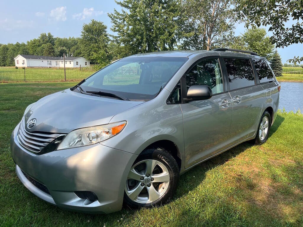 2017 Toyota Sienna LE 7-Passenger Mobility Auto Access