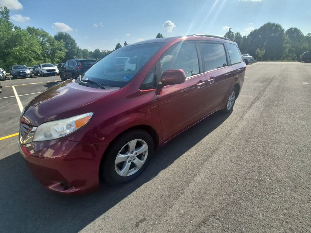 2017 Toyota Sienna LE 8-Passenger