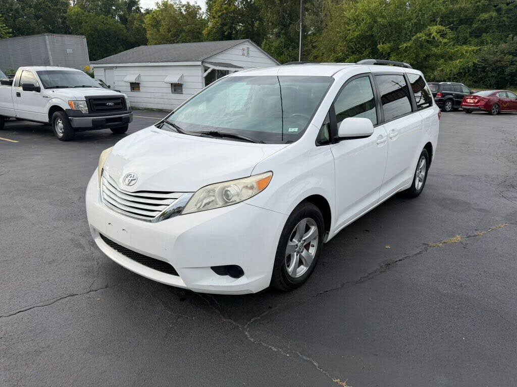 2017 Toyota Sienna LE 7-Passenger Mobility Auto Access