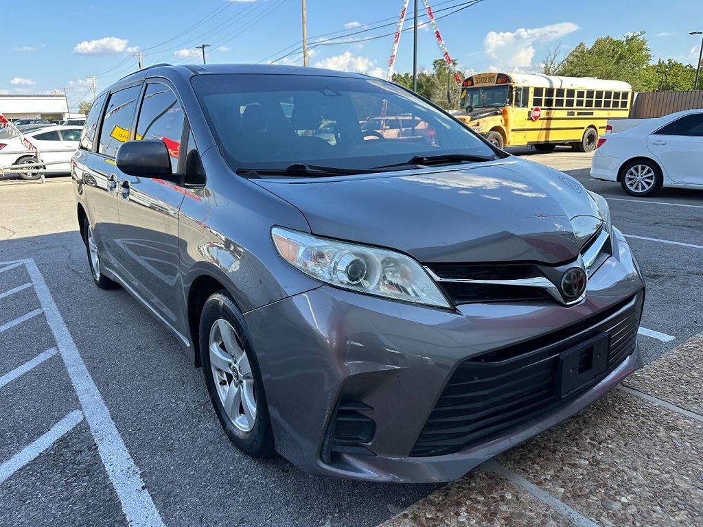 2019 Toyota Sienna LE 7-Passenger Mobility