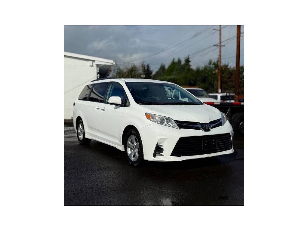 2018 Toyota Sienna LE 8-Passenger