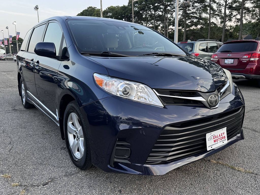 2020 Toyota Sienna LE 7-Passenger Mobility Auto Access