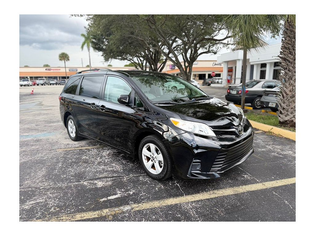 2020 Toyota Sienna LE 7-Passenger Mobility Auto Access