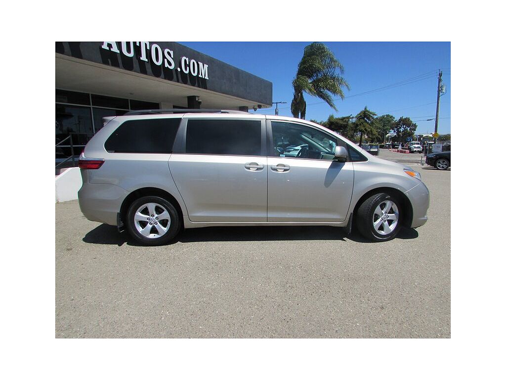 2017 Toyota Sienna LE 7-Passenger Mobility Auto Access