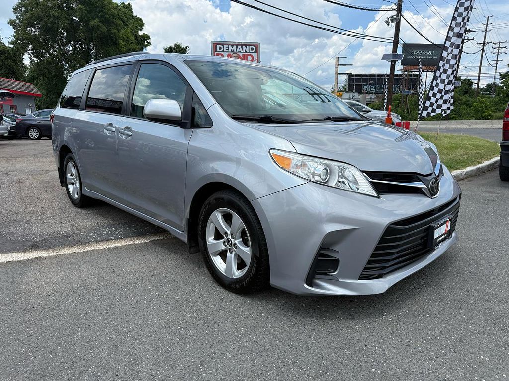 2018 Toyota Sienna LE 8-Passenger