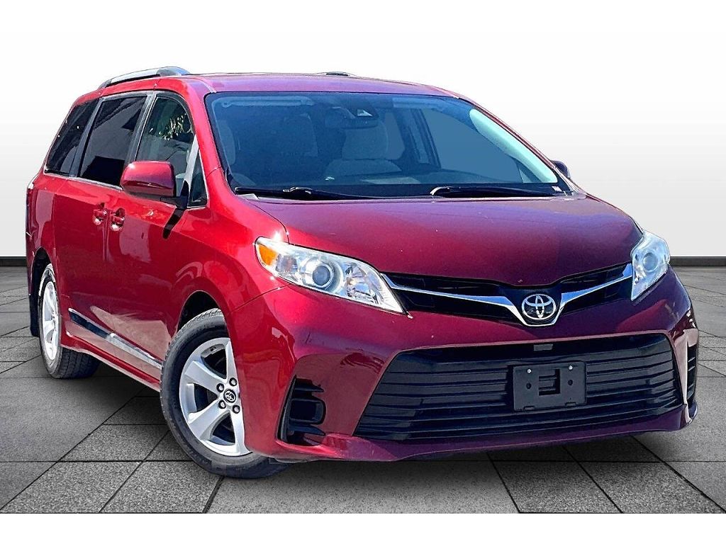 2018 Toyota Sienna LE 8-Passenger