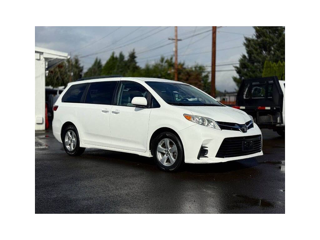2018 Toyota Sienna LE 8-Passenger