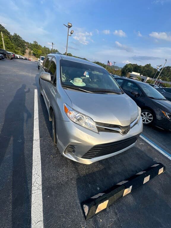 2020 Toyota Sienna LE 7-Passenger Mobility Auto Access