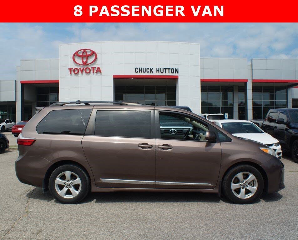 2020 Toyota Sienna LE 7-Passenger Mobility