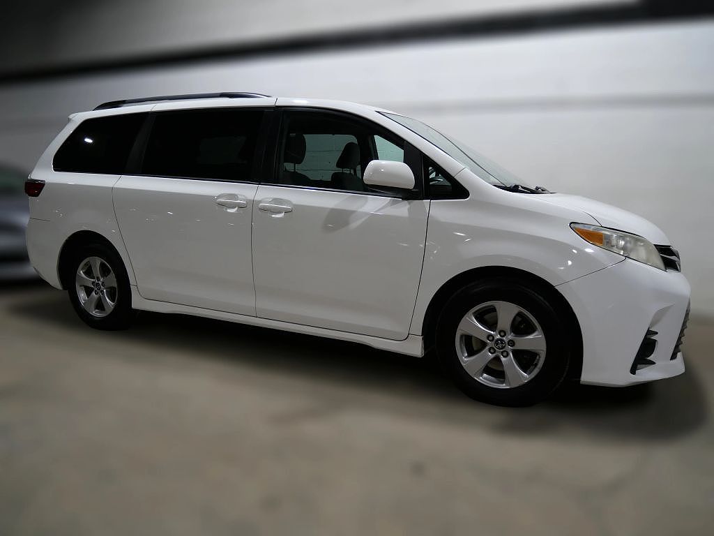 2018 Toyota Sienna LE 8-Passenger