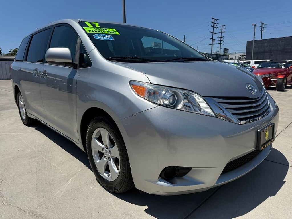 2017 Toyota Sienna LE 7-Passenger Mobility Auto Access