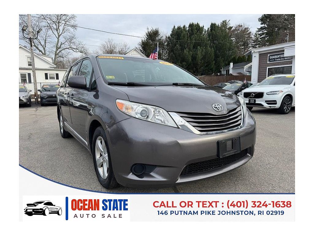 2017 Toyota Sienna LE 7-Passenger Mobility Auto Access