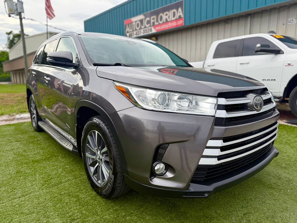 2017 Toyota Highlander SE