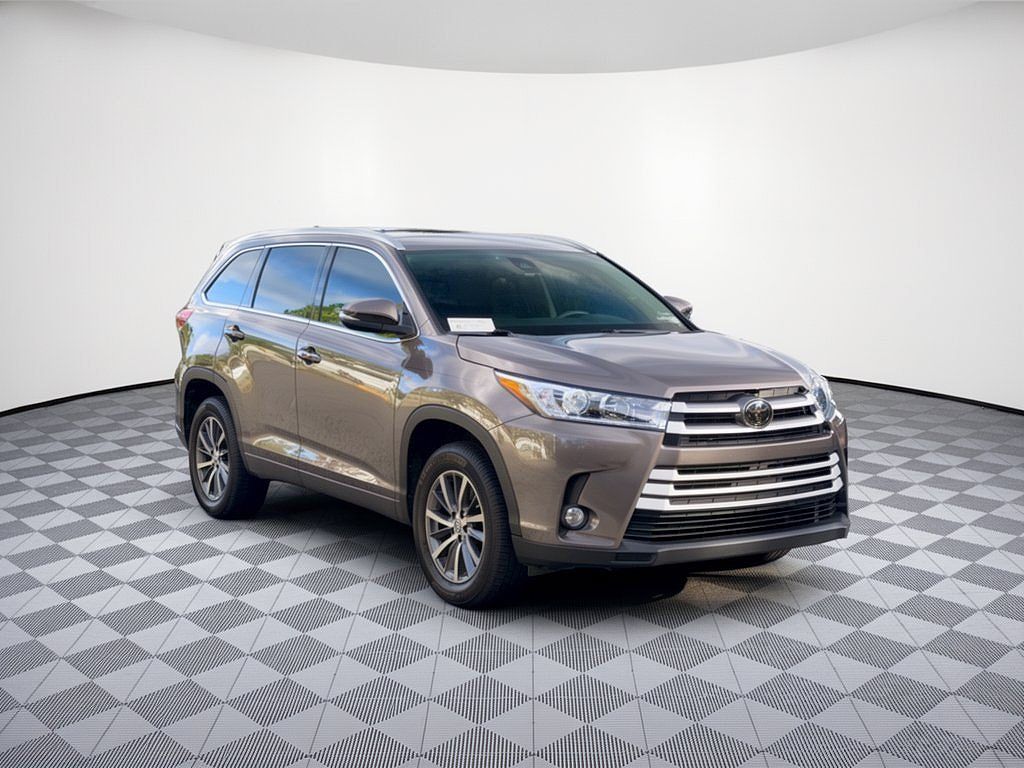 2017 Toyota Highlander SE