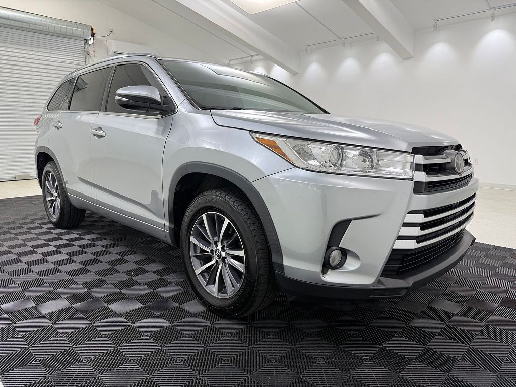 2017 Toyota Highlander SE