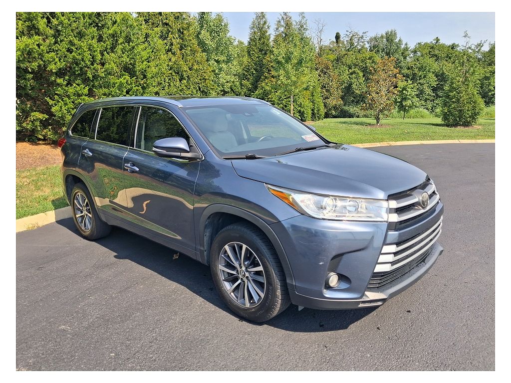 2017 Toyota Highlander SE