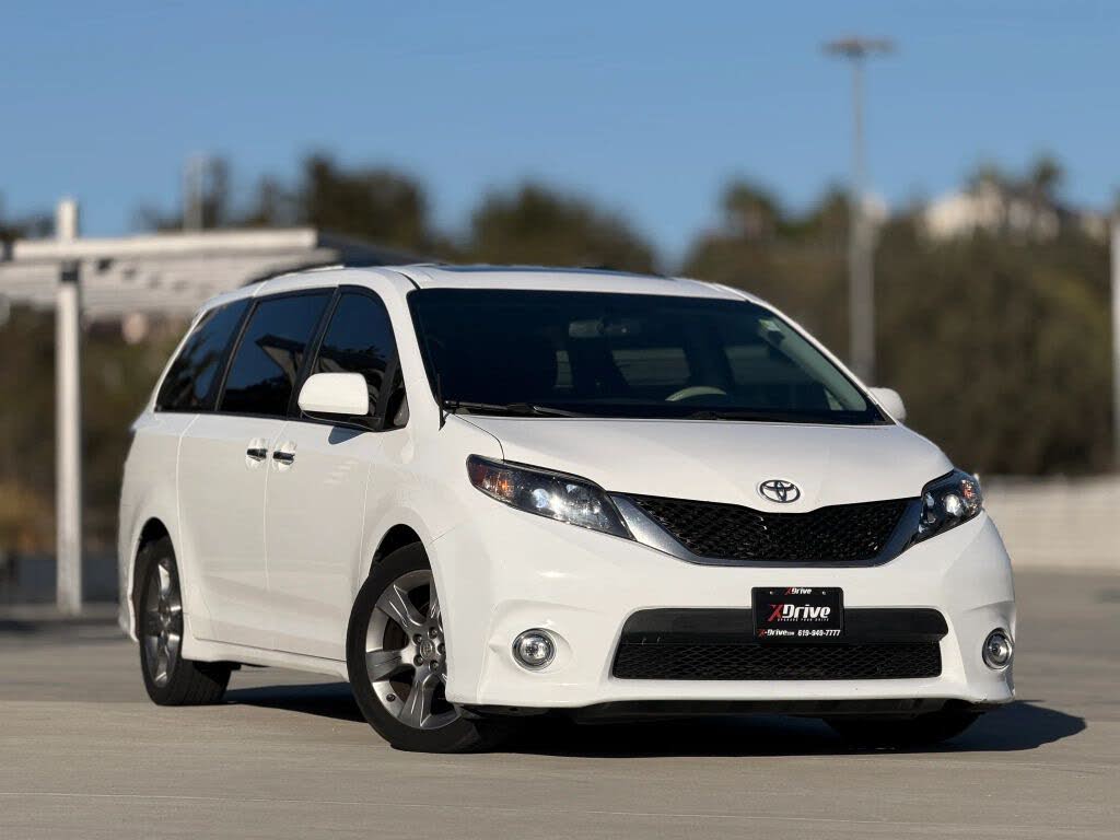 2013 Toyota Sienna SE 8-Passenger