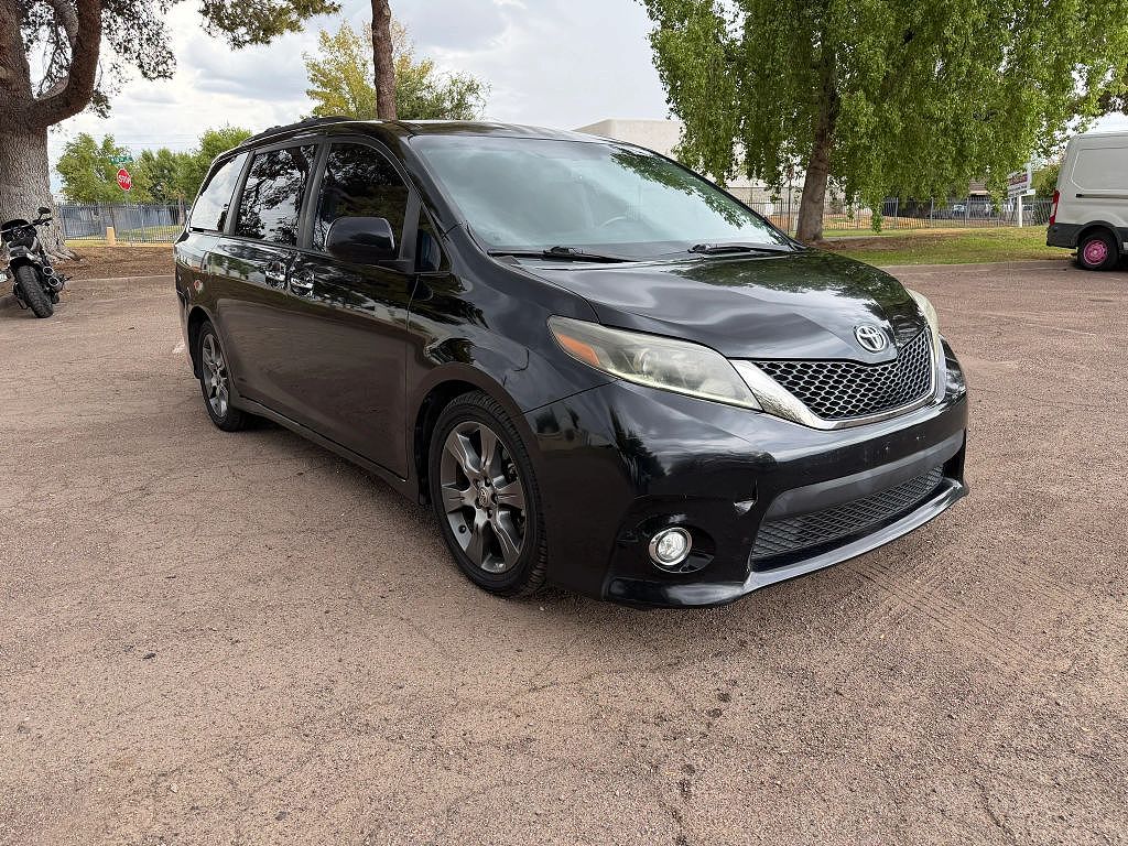 2015 Toyota Sienna SE Premium 8-Passenger