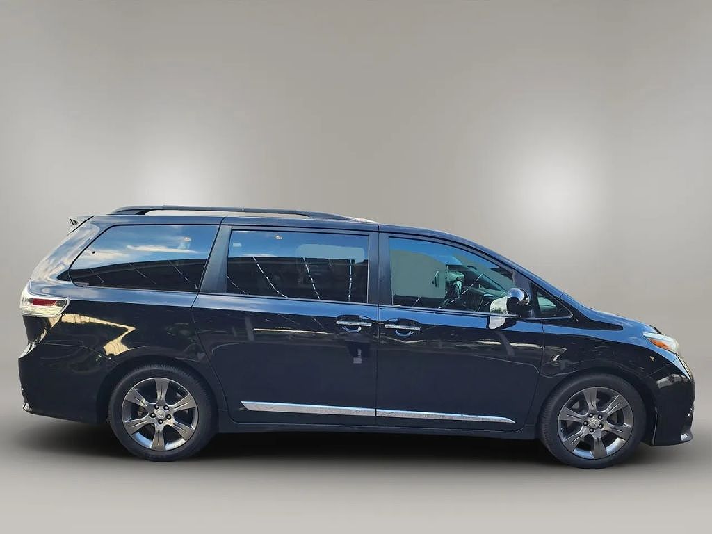 2016 Toyota Sienna SE Premium 8-Passenger