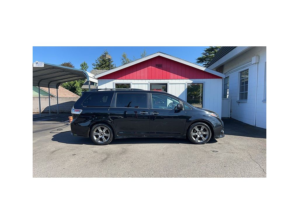 2015 Toyota Sienna SE Premium 8-Passenger