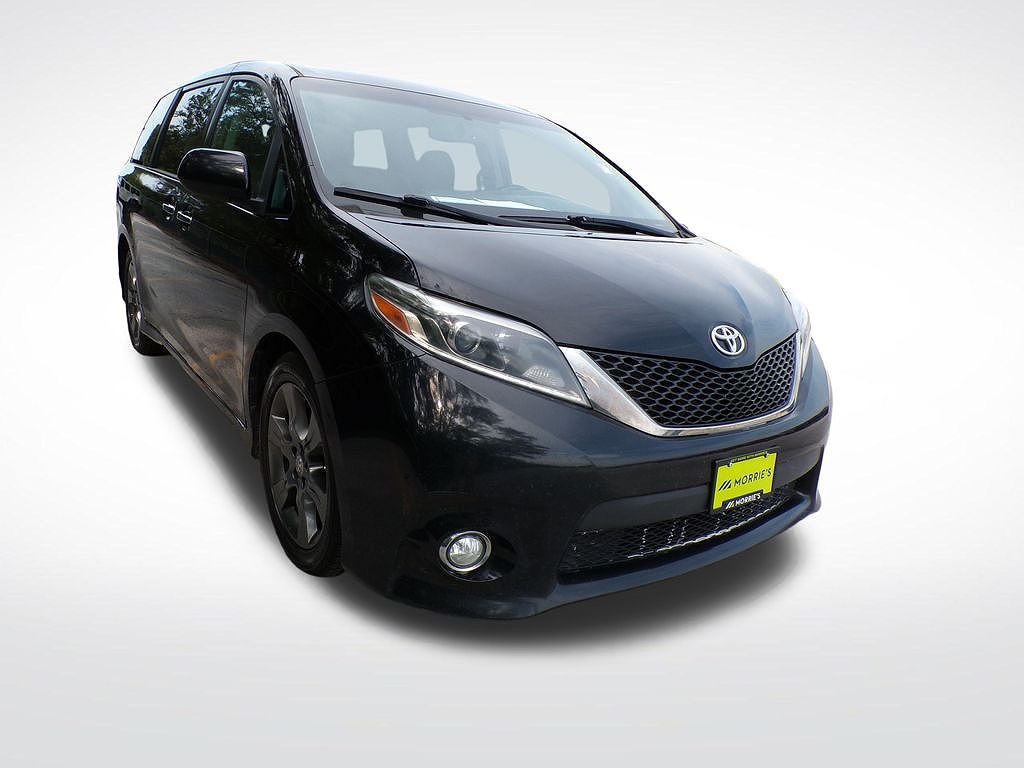 2016 Toyota Sienna SE 8 Passenger