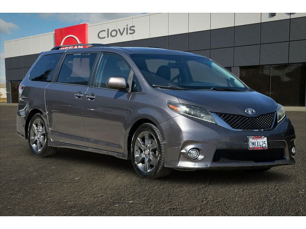 2015 Toyota Sienna SE Premium 8-Passenger