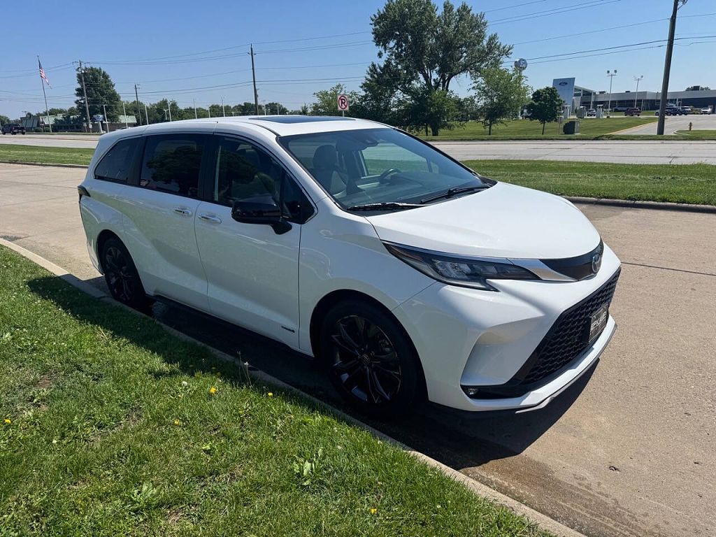 2021 Toyota Sienna XSE 7-Passenger
