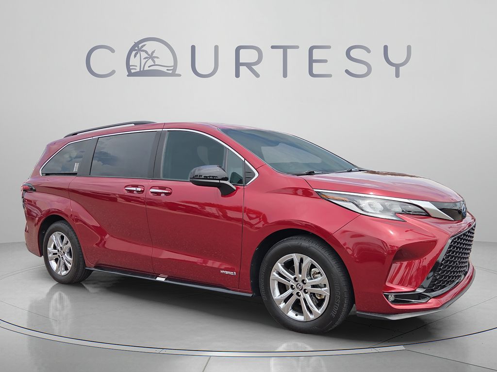 2021 Toyota Sienna XSE 7 Passenger