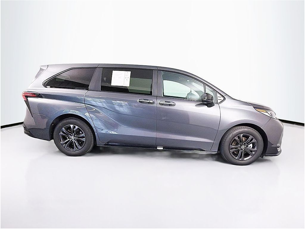 2025 Toyota Sienna XSE 7-Passenger