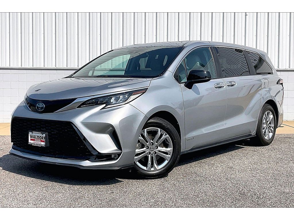2021 Toyota Sienna XSE 7-Passenger