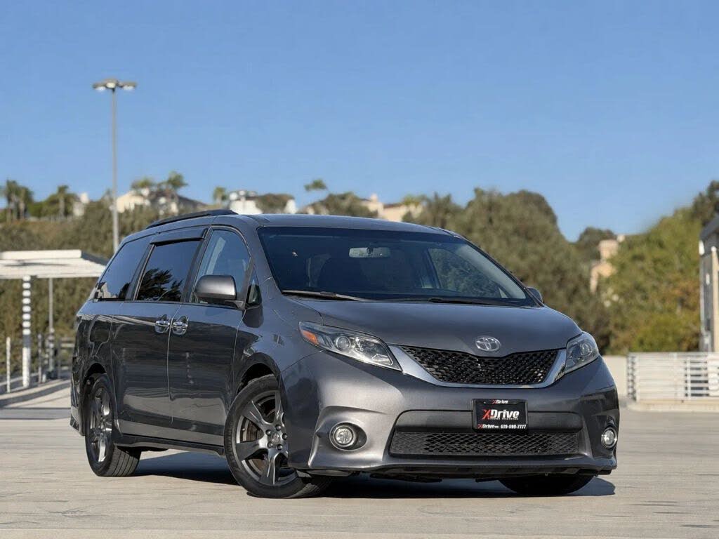 2017 Toyota Sienna SE Premium 8-Passenger