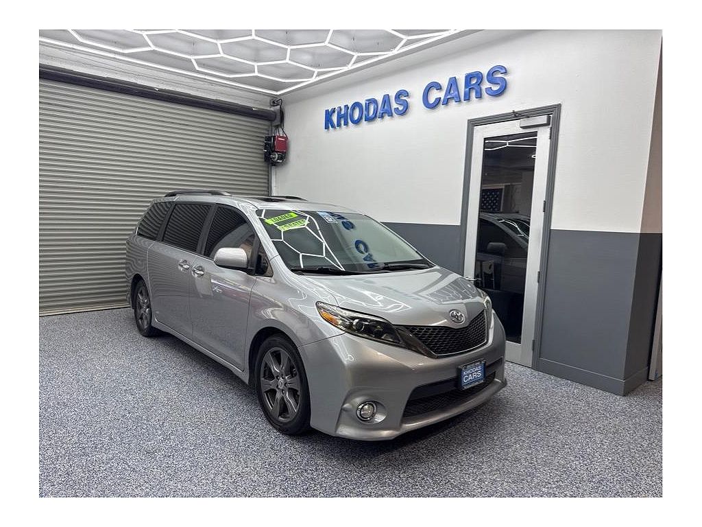 2017 Toyota Sienna SE Premium 8-Passenger