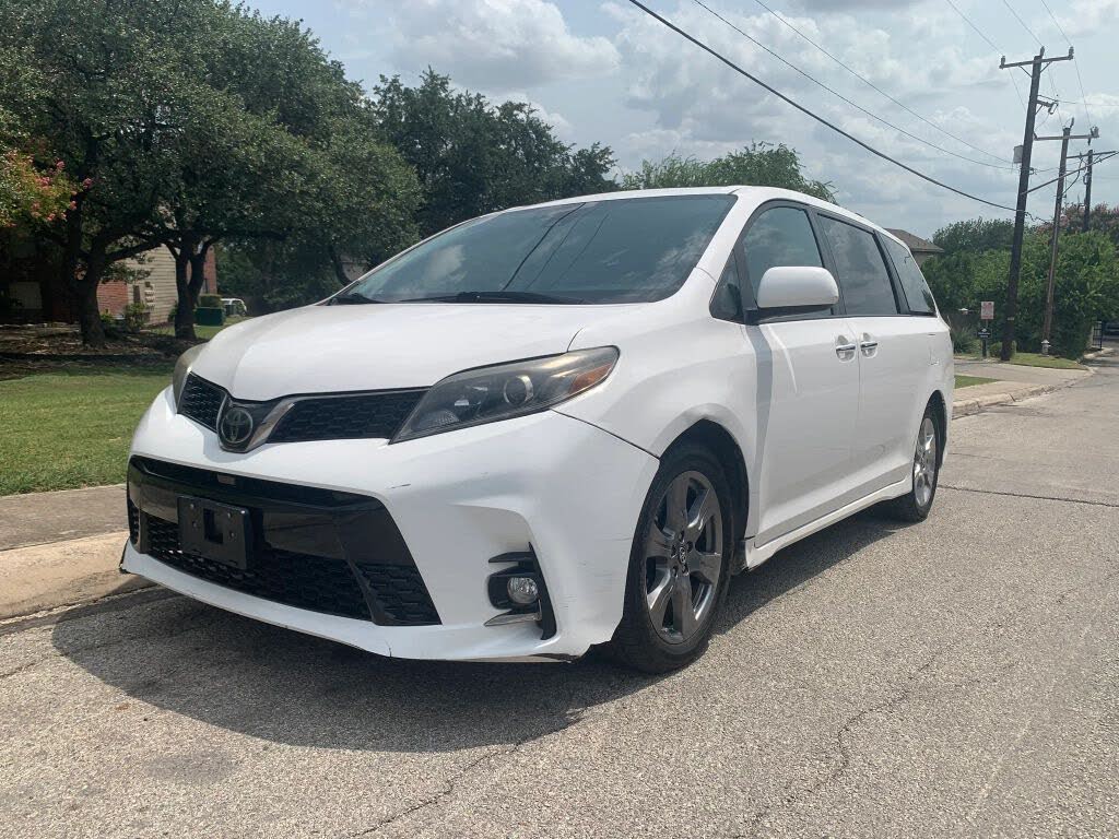 2018 Toyota Sienna SE 8-Passenger