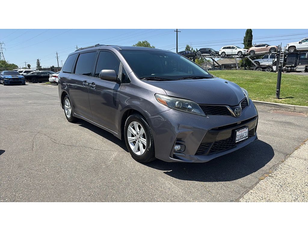 2020 Toyota Sienna SE Premium 8-Passenger