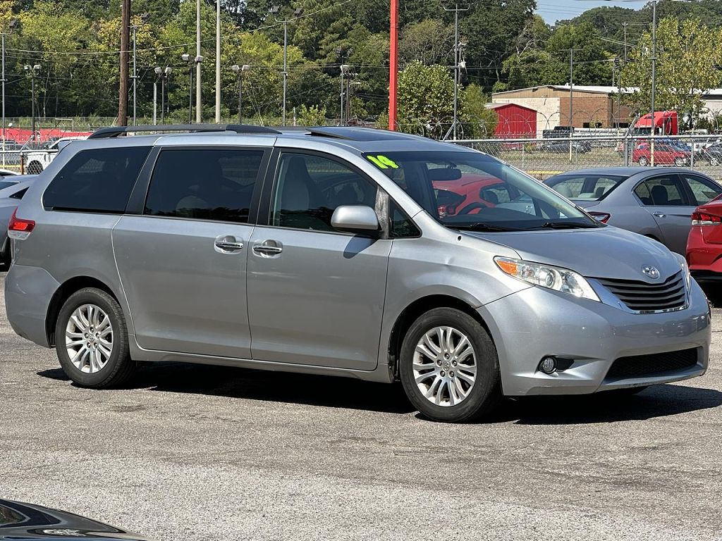2014 Toyota Sienna XLE 8-Passenger
