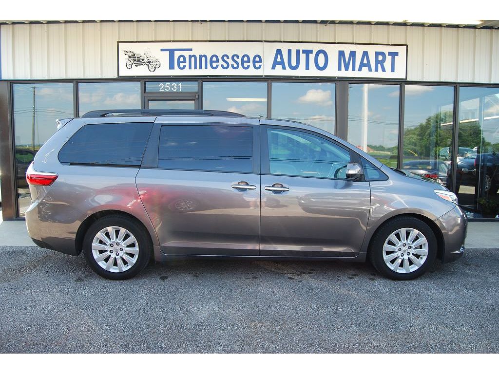 2015 Toyota Sienna XLE 7-Passenger Mobility Auto Access
