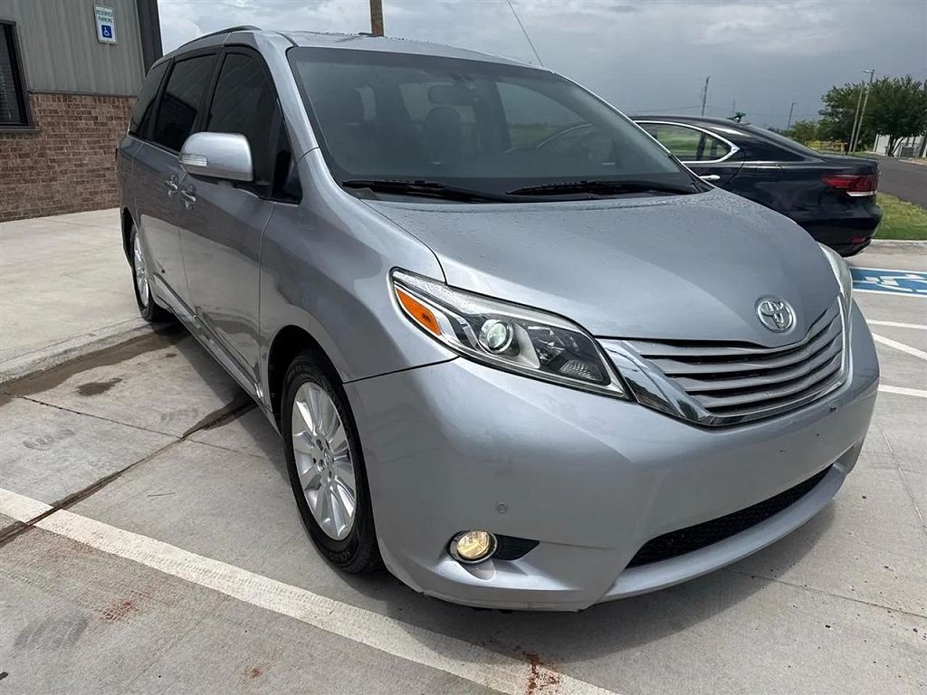 2016 Toyota Sienna XLE 7-Passenger Mobility Auto Access