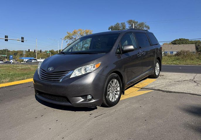 2016 Toyota Sienna XLE 7-Passenger Mobility Auto Access