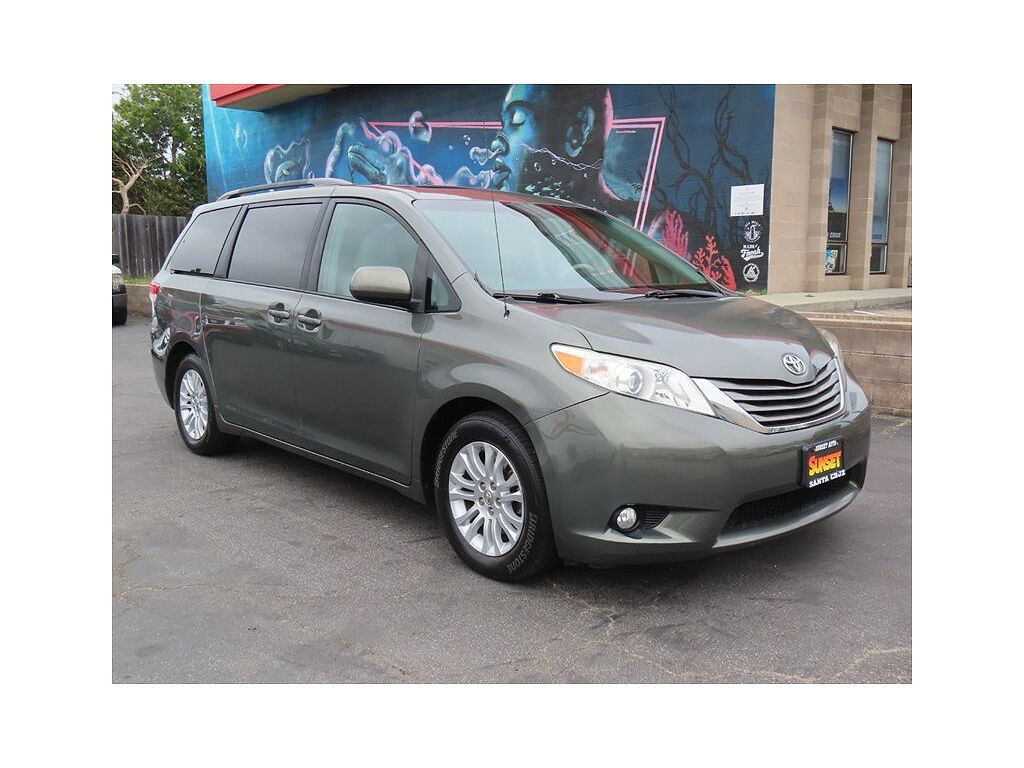 2014 Toyota Sienna Limited 7-Passenger