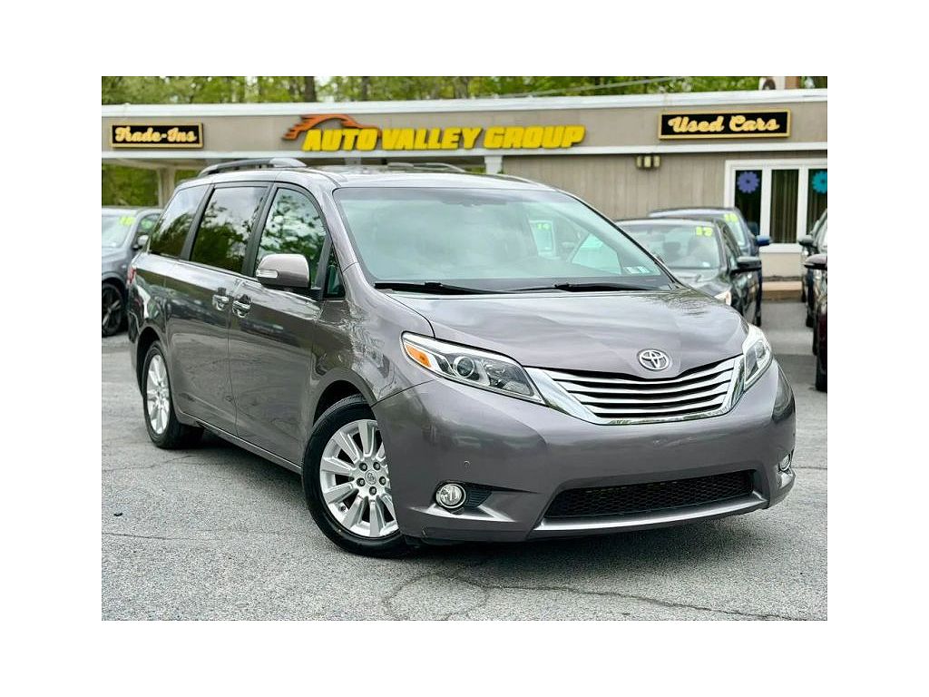 2015 Toyota Sienna XLE 7-Passenger Mobility Auto Access