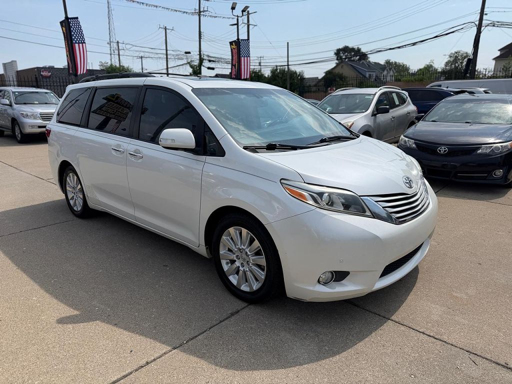 2016 Toyota Sienna XLE 7-Passenger Mobility Auto Access