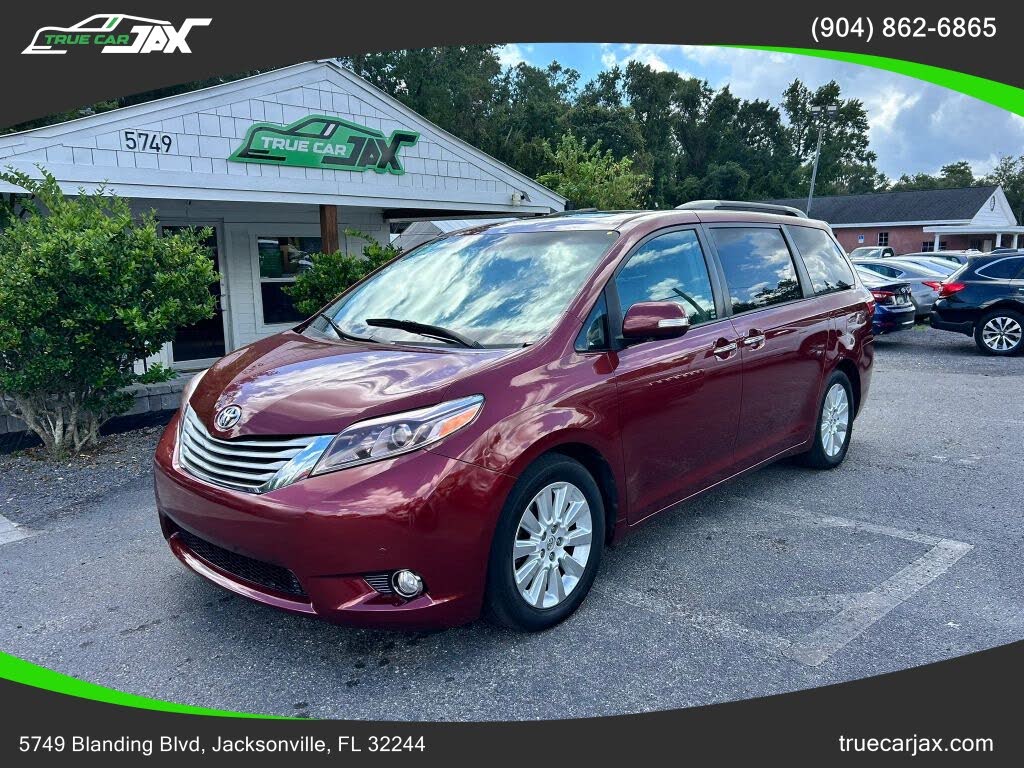 2015 Toyota Sienna XLE 7-Passenger Mobility Auto Access