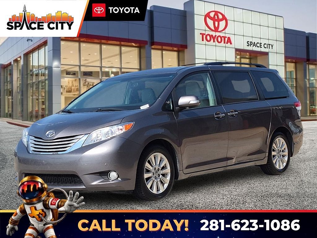 2014 Toyota Sienna XLE 7-Passenger Mobility Auto Access