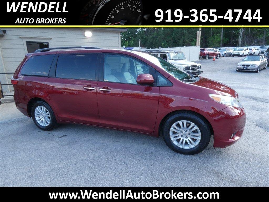 2016 Toyota Sienna XLE 7-Passenger Mobility Auto Access