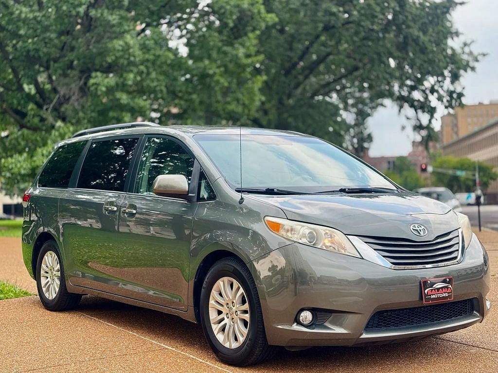 2014 Toyota Sienna Limited 7-Passenger