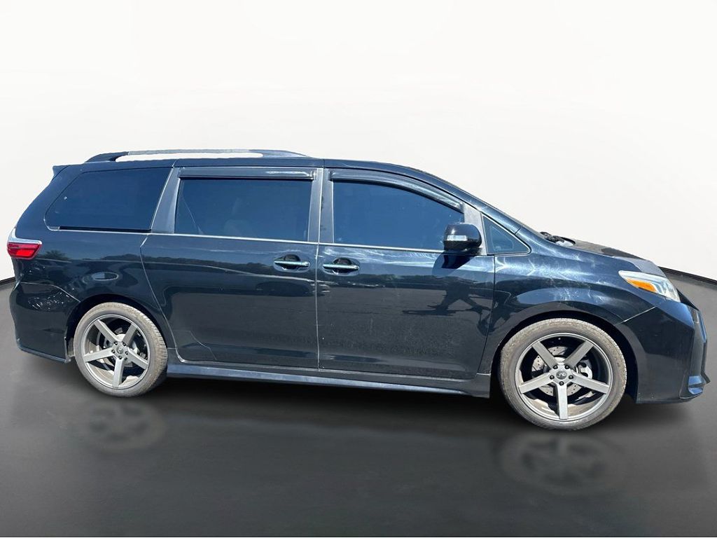 2016 Toyota Sienna XLE 7-Passenger Mobility Auto Access