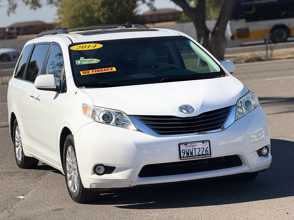 2014 Toyota Sienna XLE 7-Passenger Mobility Auto Access