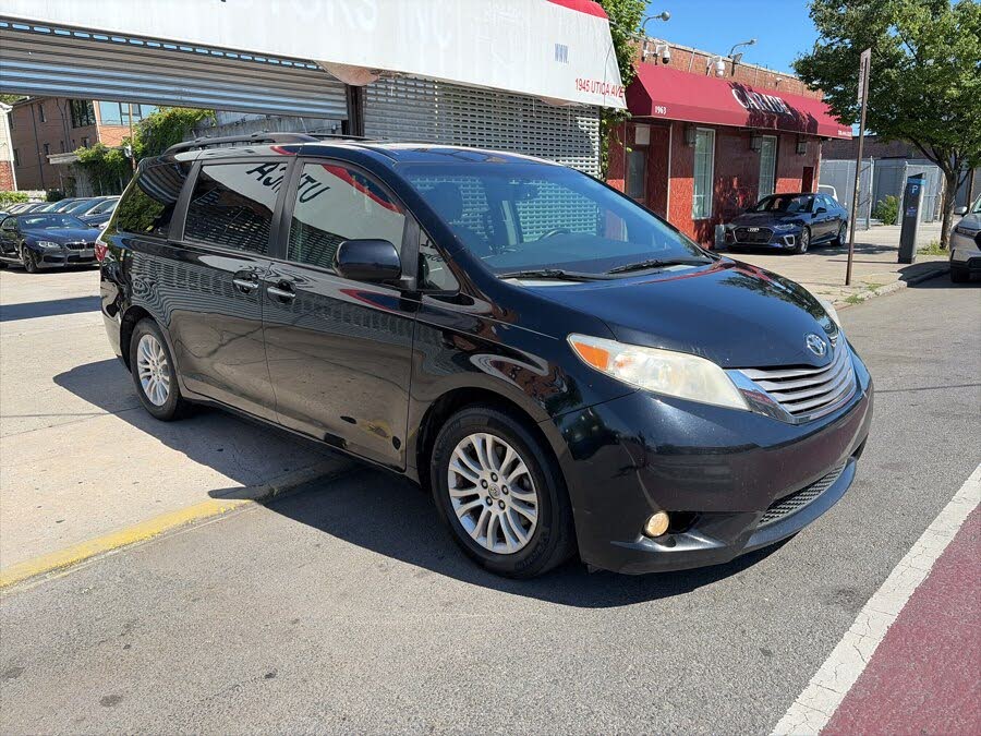 2015 Toyota Sienna XLE 8-Passenger